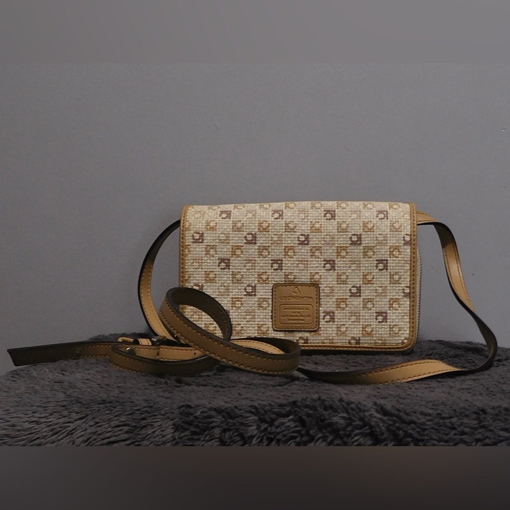 VINTAGE Liz Claiborne beige crossbody